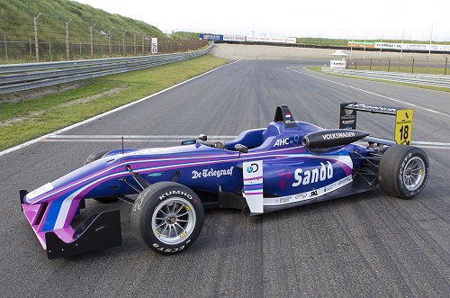 F3-bolide VAR en Dennis van de Laar nieuwe livery voor de Masters of F3